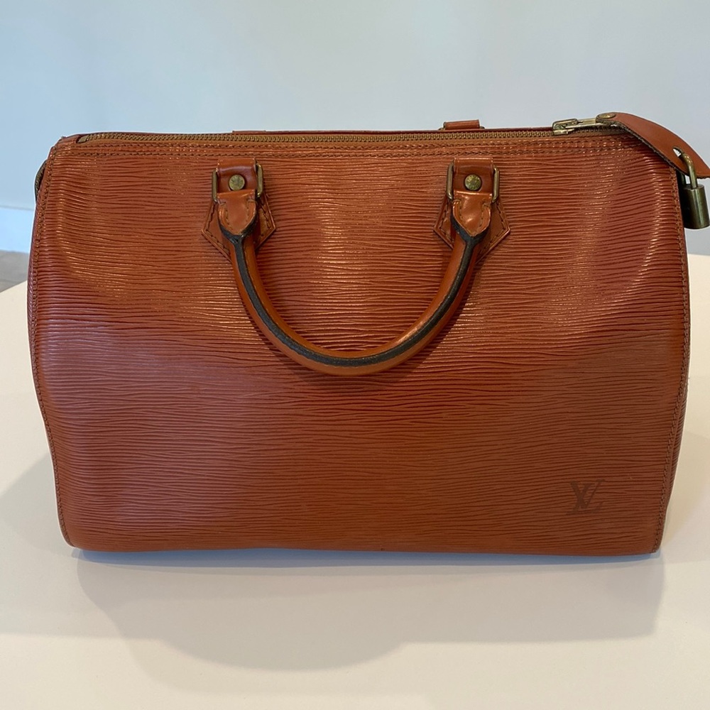 Louis Vuitton vintage handbag in perfect conditions. Classic model.